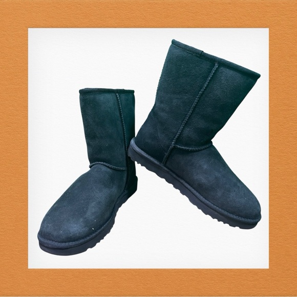 UGG Classic Short II Black Boots - Picture 1 of 5